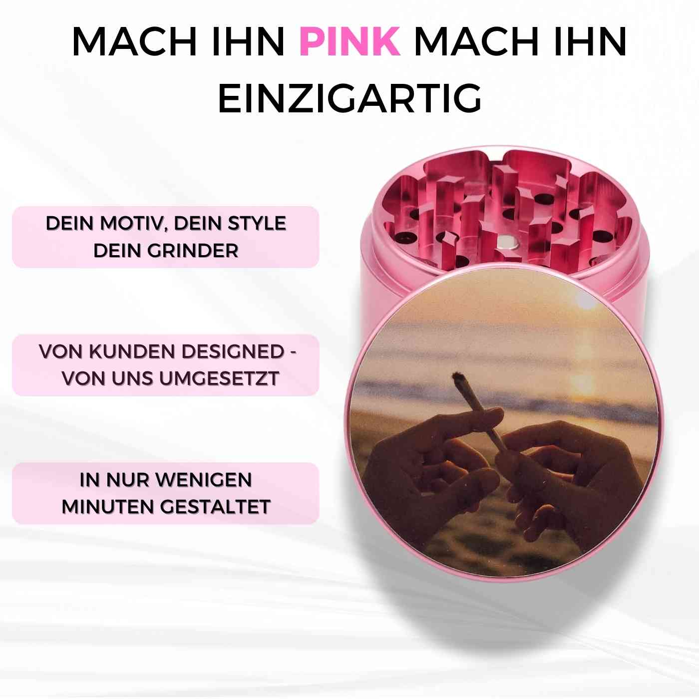 Personalisierter runder Grinder in Pink mit Farbdruck – zeigt zwei Personen, die sich bei Sonnenuntergang einen Joint teilen. Individuell gestaltbarer Grinder mit eigenem Foto.
