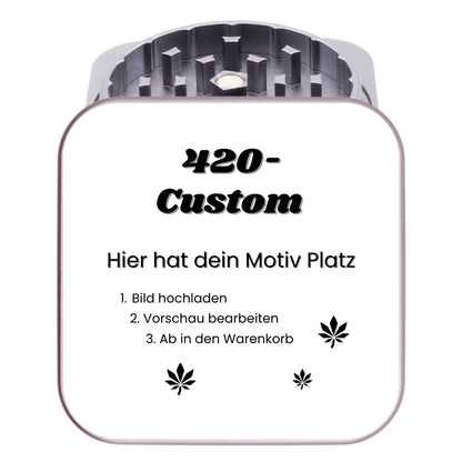 Grauer quadratischer Grinder mit personalisierbarem Design – kreatives Geschenk für Hanf-Fans.
