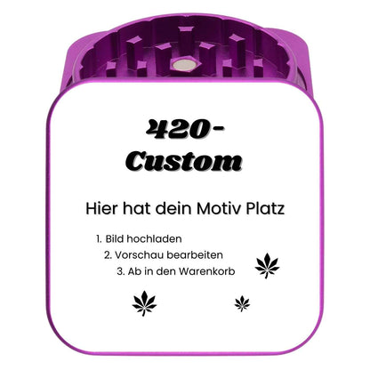 Quadratischer lila Grinder mit eigenem Bild – kreativ personalisierbar für Kiffer.
